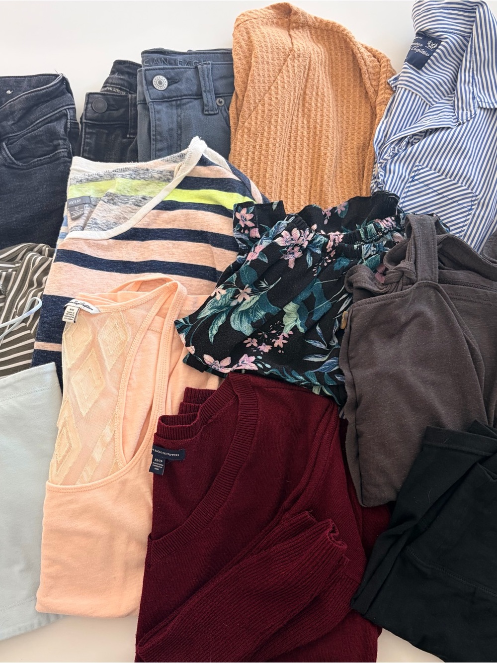 AEO American Eagle Mixed Women's Clothing Bundle - Casual Tops & Jeans - S XS 4